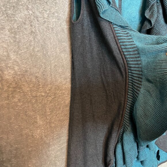 NIC+ZOE Charcoal and Teal Sleeveless Cardigan - Picture 4 of 10